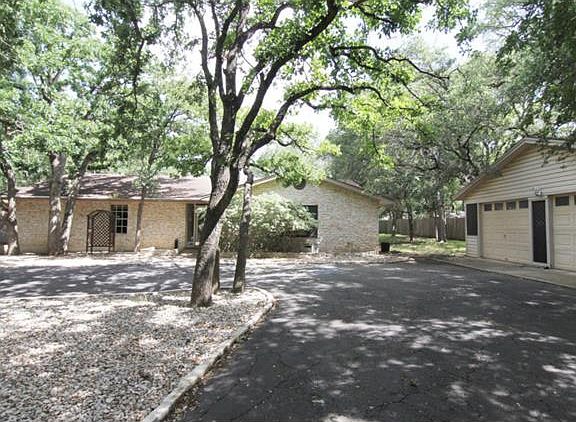 4th image of 221 Mesa Dr