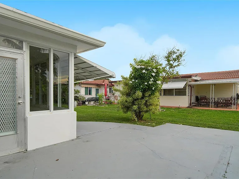 4510 NW 49th Dr — Photo 6