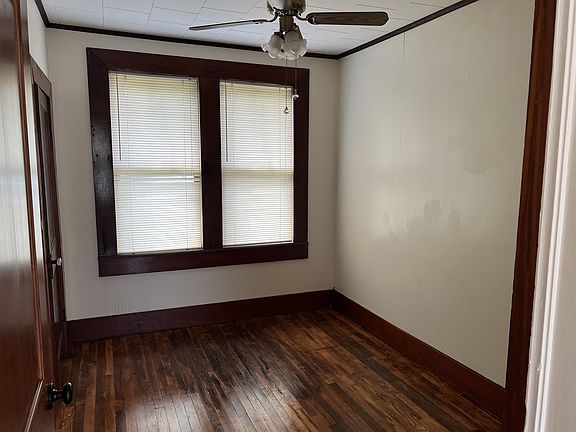 2nd image of 817 6th Streetgarage Apartment