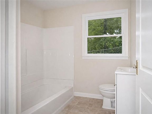 4th image of 1831 Meadow Ln