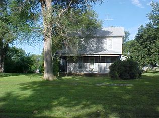 905 N Cedar St, Red Cloud, NE 68970