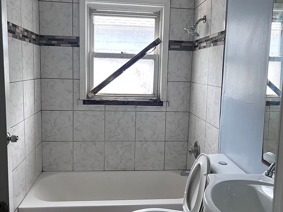 4th image of 4154 Hazelwood Ave