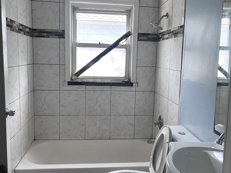 4154 Hazelwood Ave — Photo 4