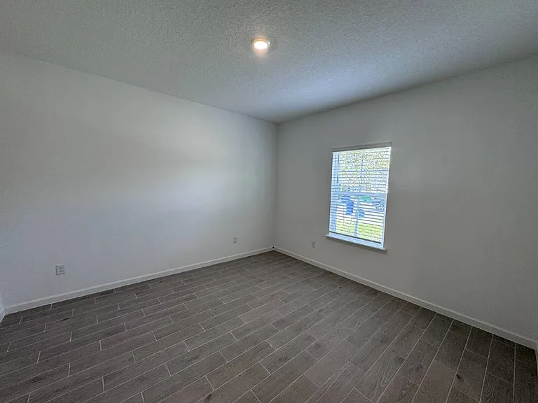 62 Kingsley Park Way — Photo 2