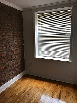 Rented by Lisa Management | media 50