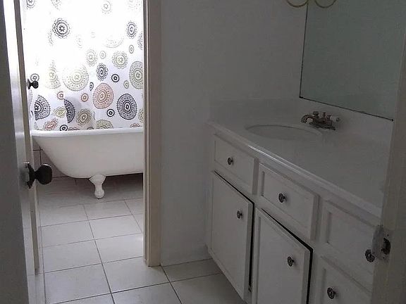 2nd image of 2818 Meadowcreek Dr