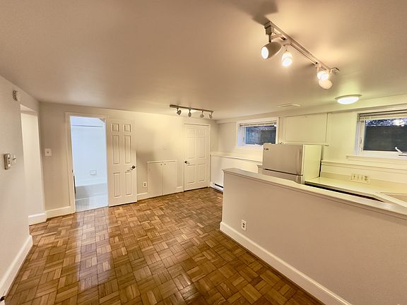 4th image of 918 Jefferson St APT 1B