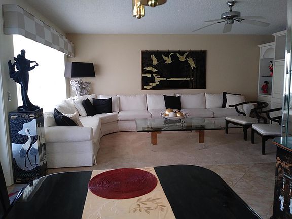 4th image of 302 Wellington D