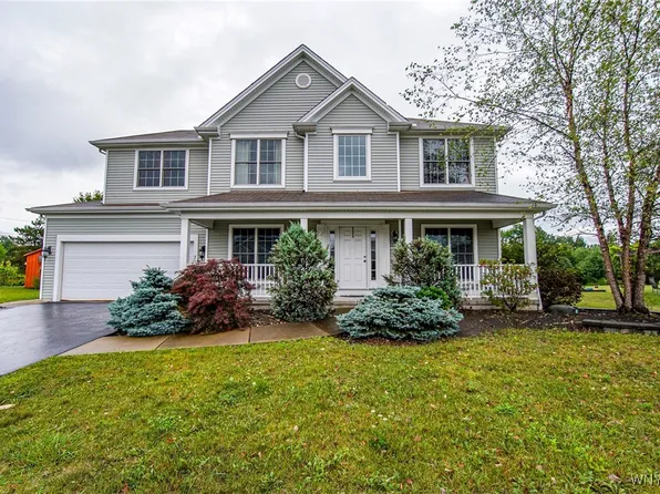 2387 Hobblebush Ln, Lake View, NY 14085