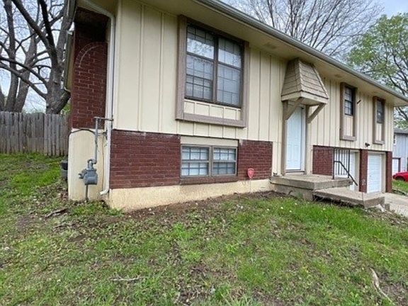 2nd image of 101 SE Sandstone Dr