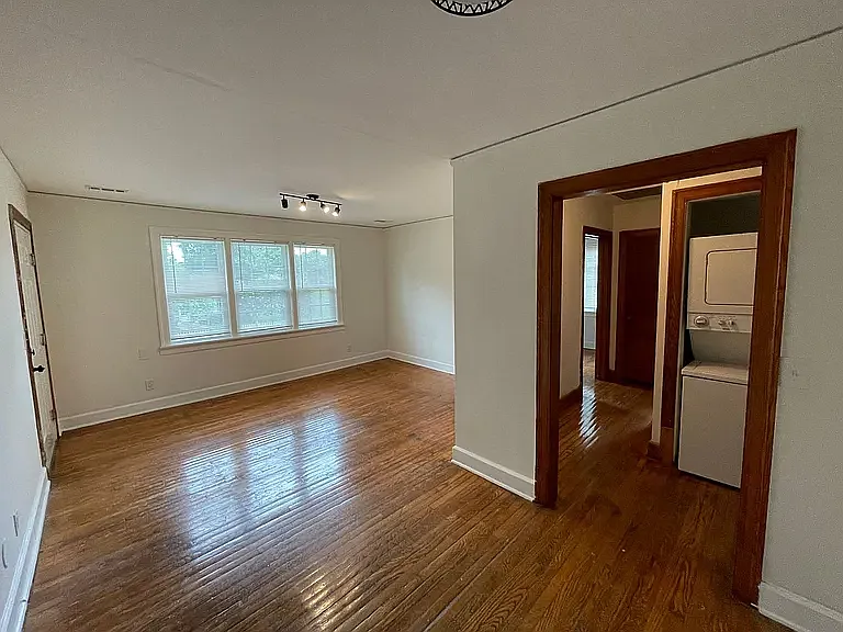 903 E Lytle St #4 — Photo 2