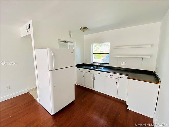 5th image of 1744 Sandpiper Blvd #1744