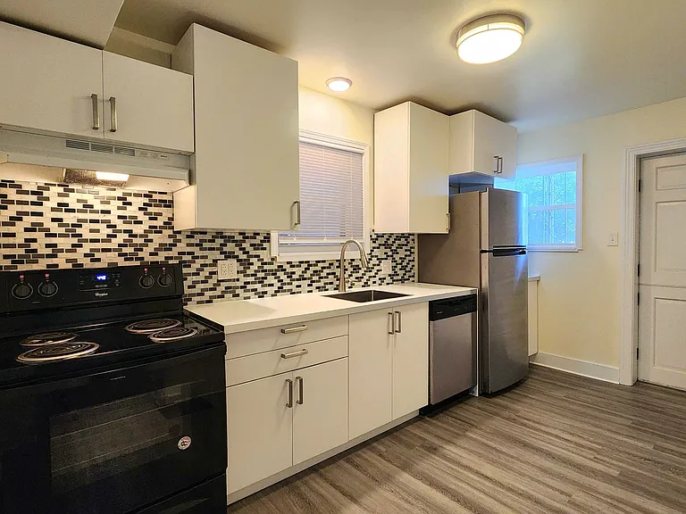 513 Margaret St — Photo 1