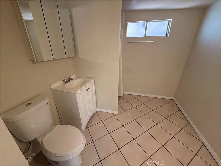 258 E Hill St — Photo 17