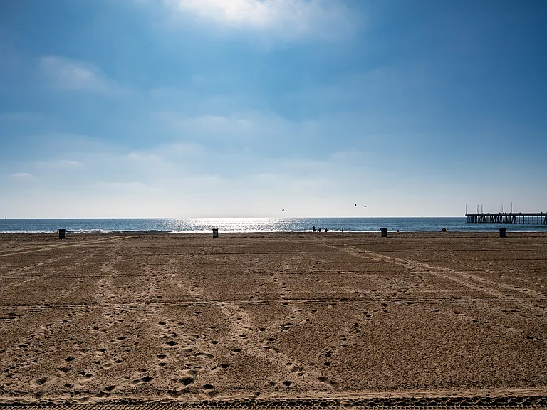 We're just a quick 2 minute or so walk (2 blocks) to this expansive, breathtaking view of the beach!