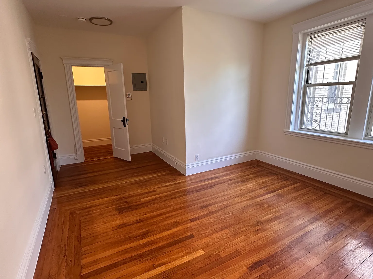 Studio, 9999 sqft, $2,200 — Photo 1