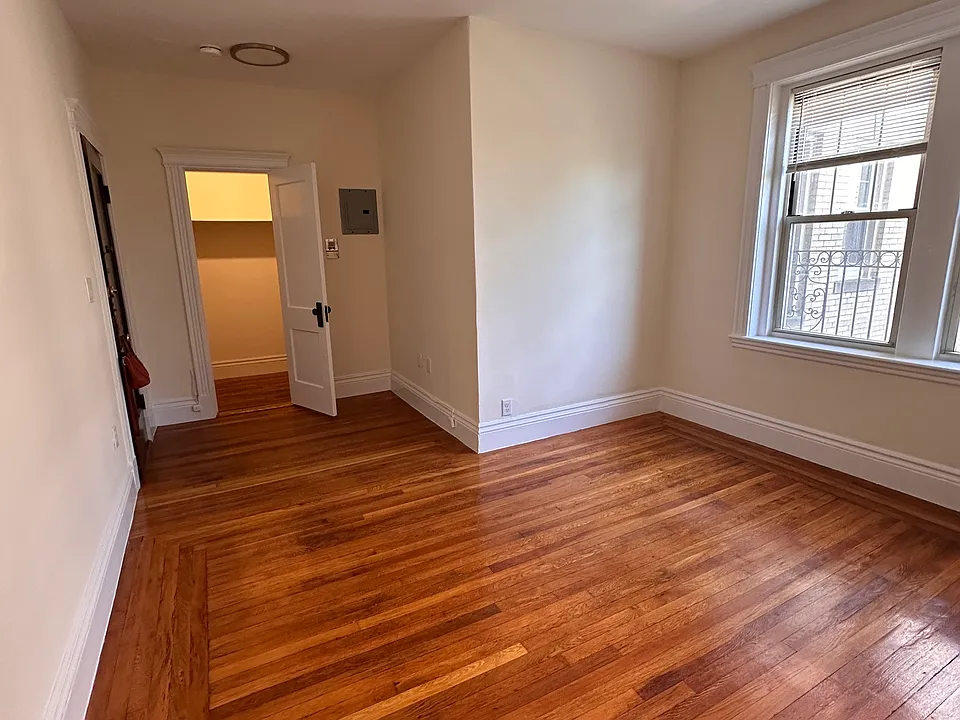 33 Park Dr #11