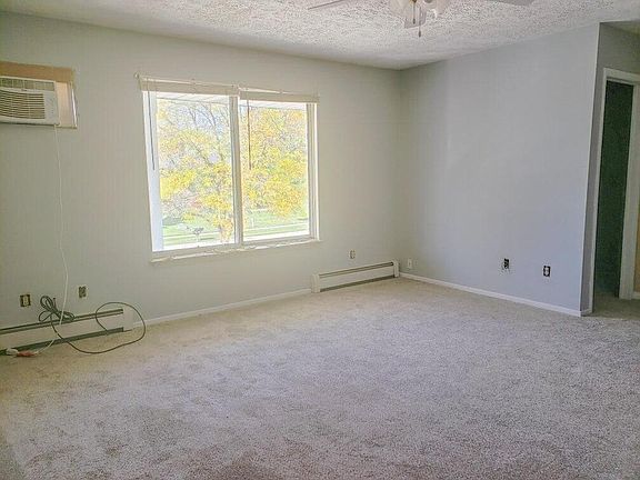 4th image of 723 Peachtree Pl #723