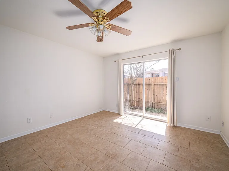 Kimberly House Apartments — Photo 8