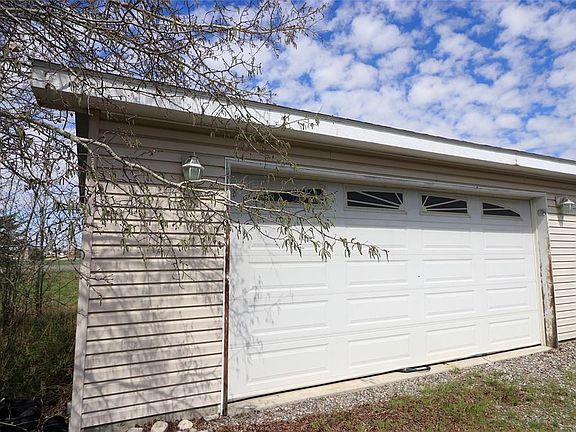3rd image of 175 Red Oak Dr