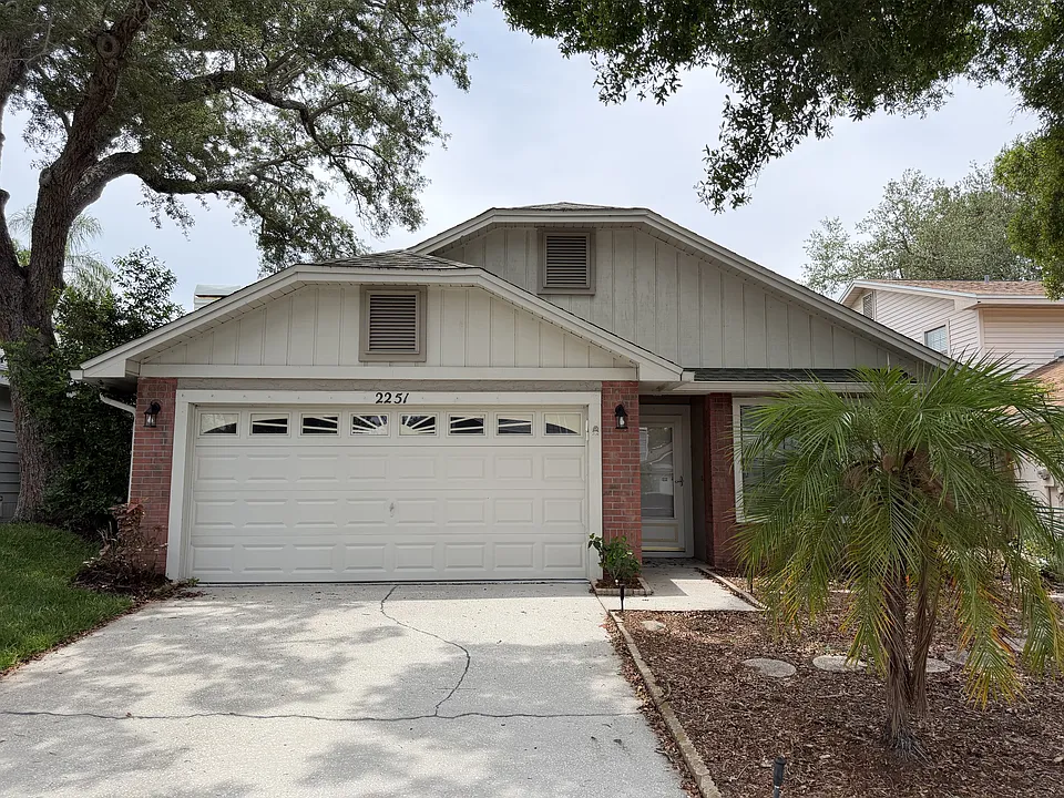 2251 Springwood Cir W