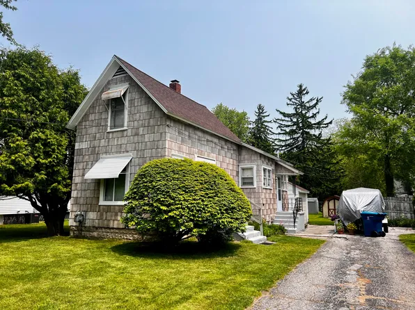 302 Thomas St, Scottville, MI 49454