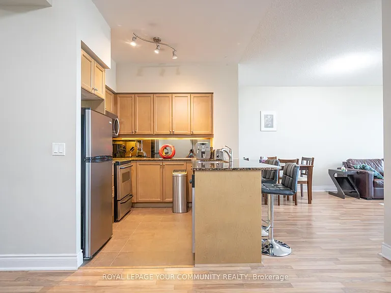 319 Merton St #805 — Photo 4