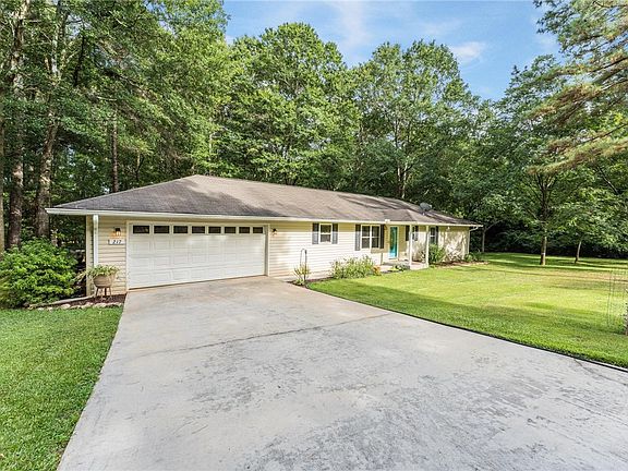 2nd image of 217 Wisteria Cove Est