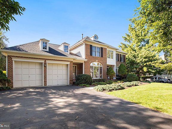 5th image of 10608 Cloverbrooke Dr