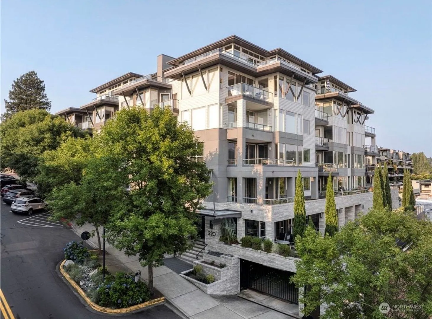 Charming 2BR Condo in Downtown Kirkland — Photo 1
