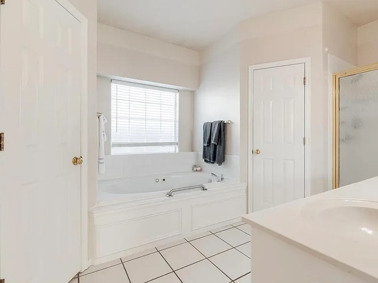 12700 Sutton Hill Rd — Photo 36