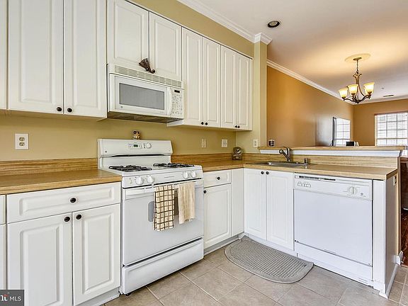 3rd image of 1156 Wickford Ct #9A
