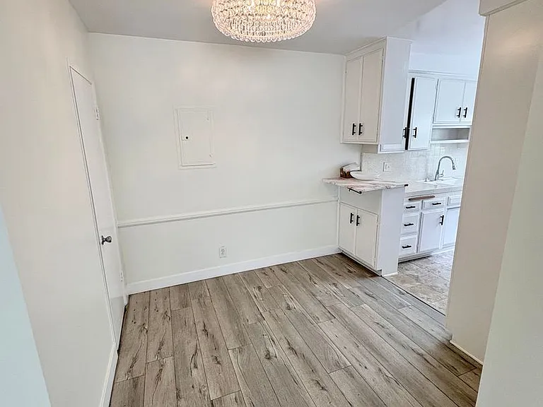 Peerless Apartments — Photo 14