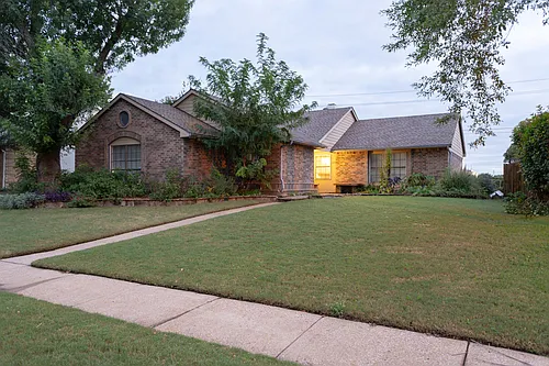 1308 Crestwood Ct Photo 1
