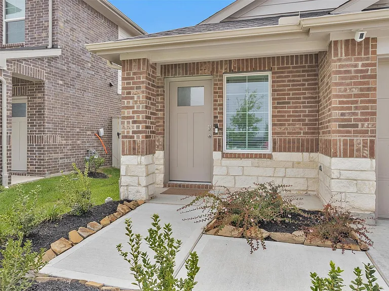 3518 Grassland Dr — Photo 2