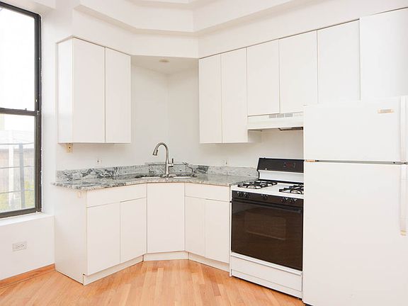 3rd image of 837 W Grand Ave APT 2R