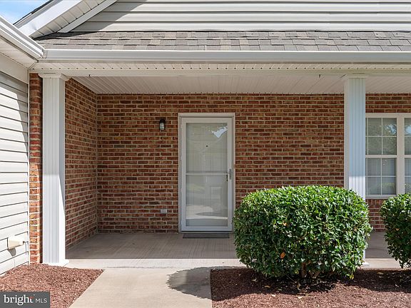 3rd image of 105 Buckwood Ln