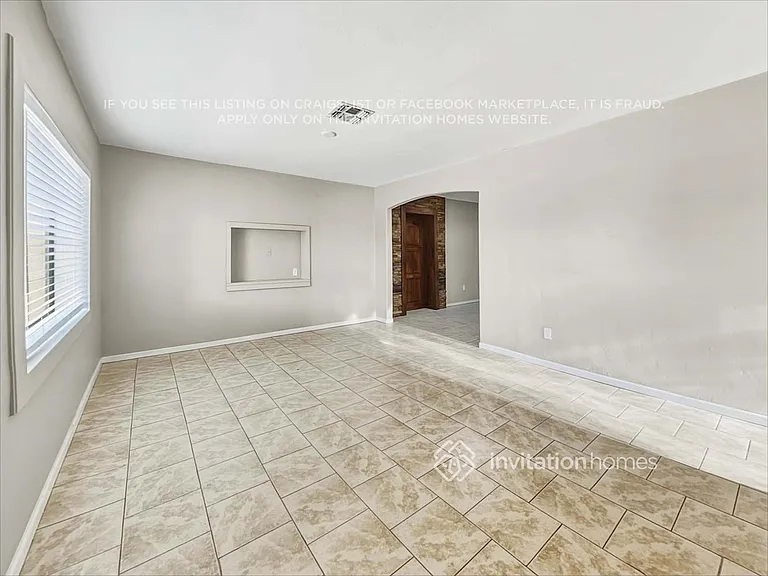 525 W 6th Dr — Photo 3