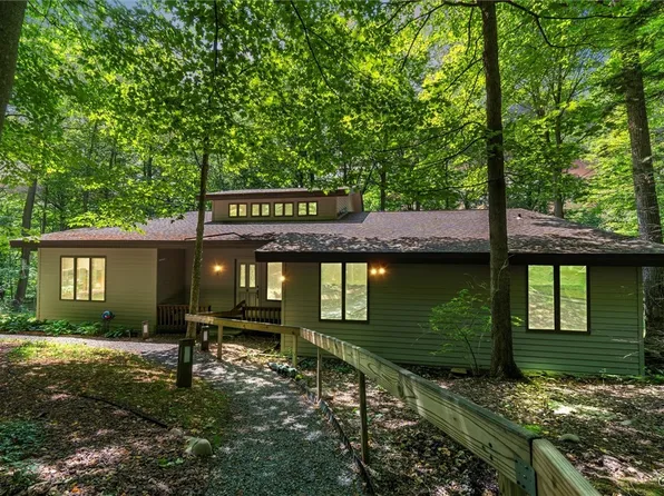 6837 Henderson Rd, Jamesville, NY 13078