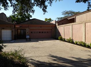10 Hallmark Dr, Conroe, TX 77304