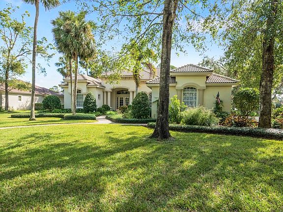 3rd image of 4892 Shoreline Cir