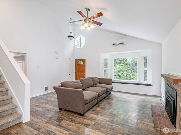 3rd image of 10918 195th Avenue E