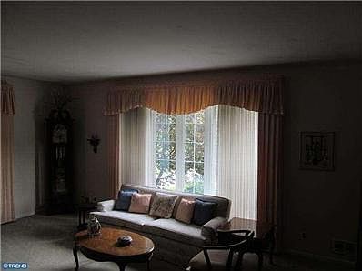 5th image of 309 S Woodstock Dr
