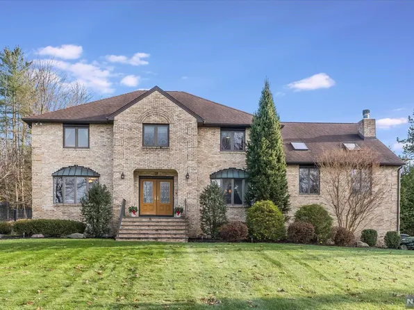 27 Weiss Dr, Towaco, NJ 07082