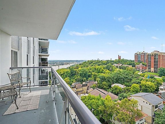2nd image of 2200 Victory Pkwy APT 1607