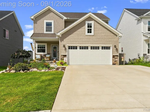 2165 Rolling Hills Dr, Holly, MI 48442