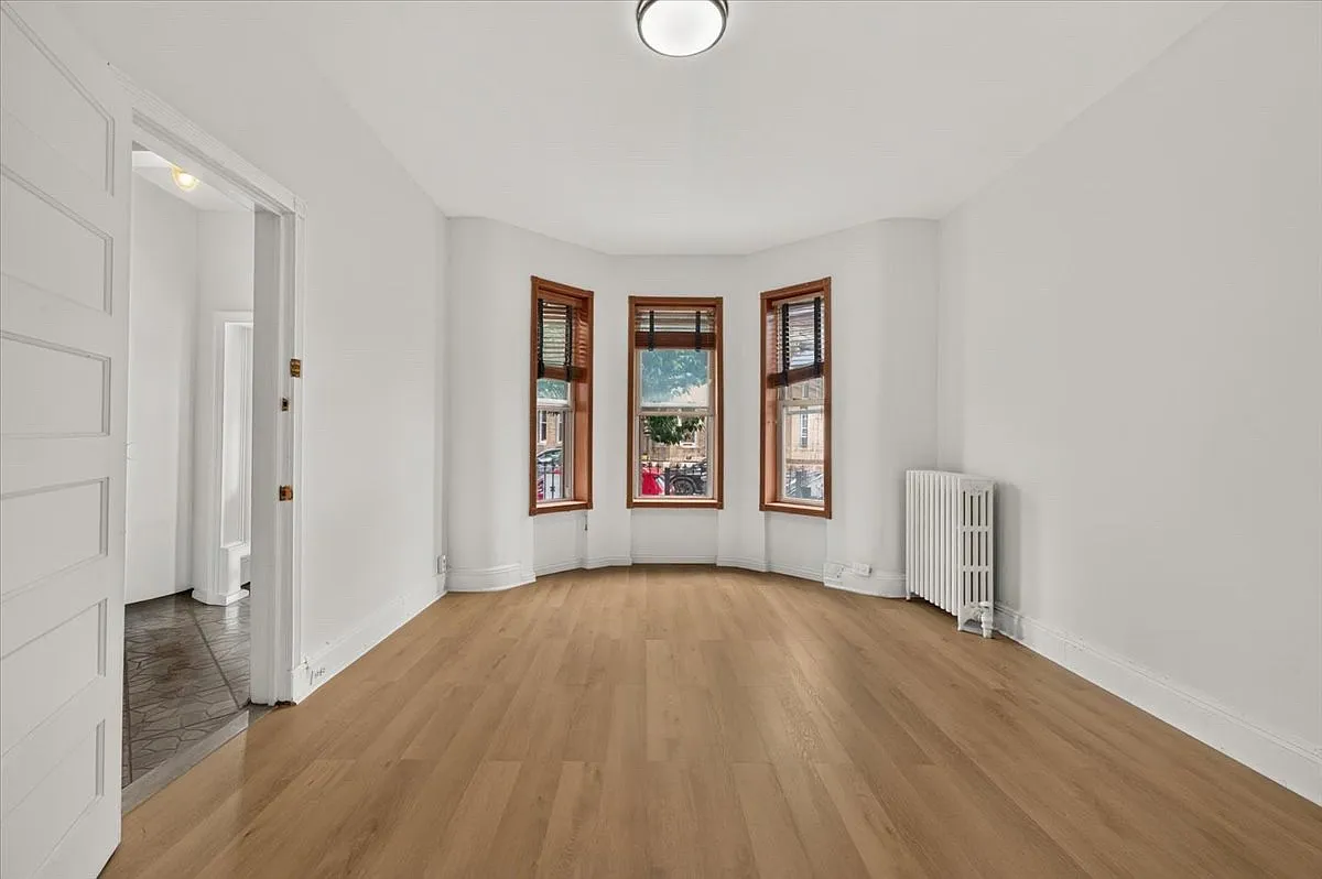 3 bed, 1.5 bath, $3,500 — Photo 4