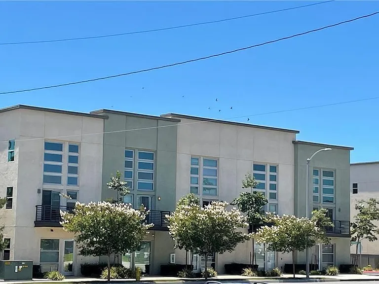 1500 W Artesia Sq #A — Photo 22