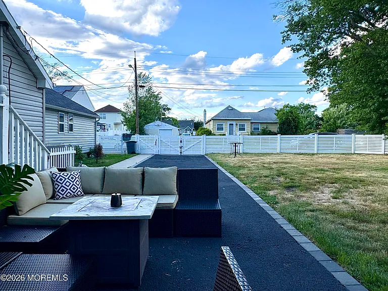 628 Columbia Ave — Photo 10