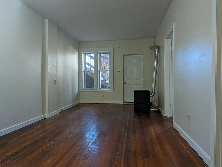 32 Bridge St #2 — Photo 1